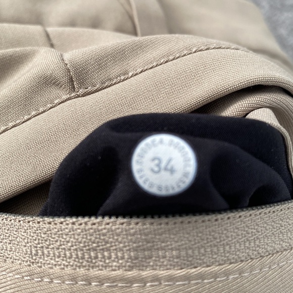 Lululemon Commission Pant Classic *Warpstreme 34/32"
Artifact - Picture 4 of 8